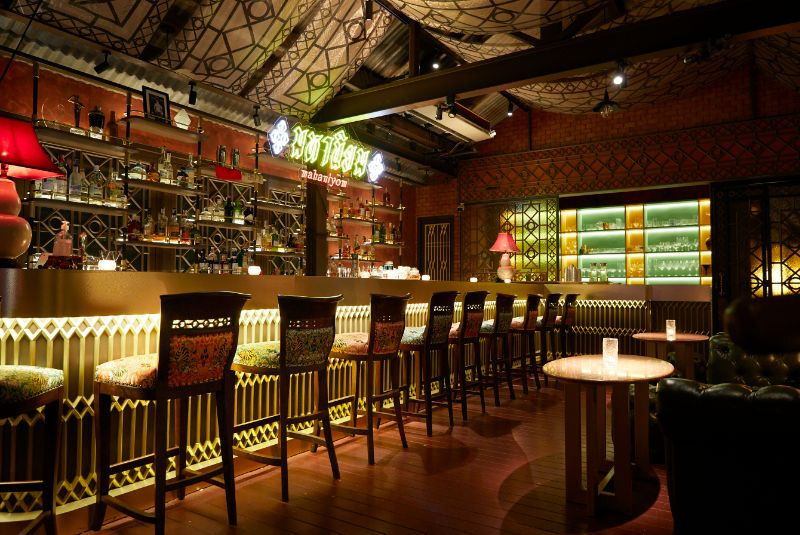 Mahaniyom Cocktail Bar interior-W50BB23-LIP